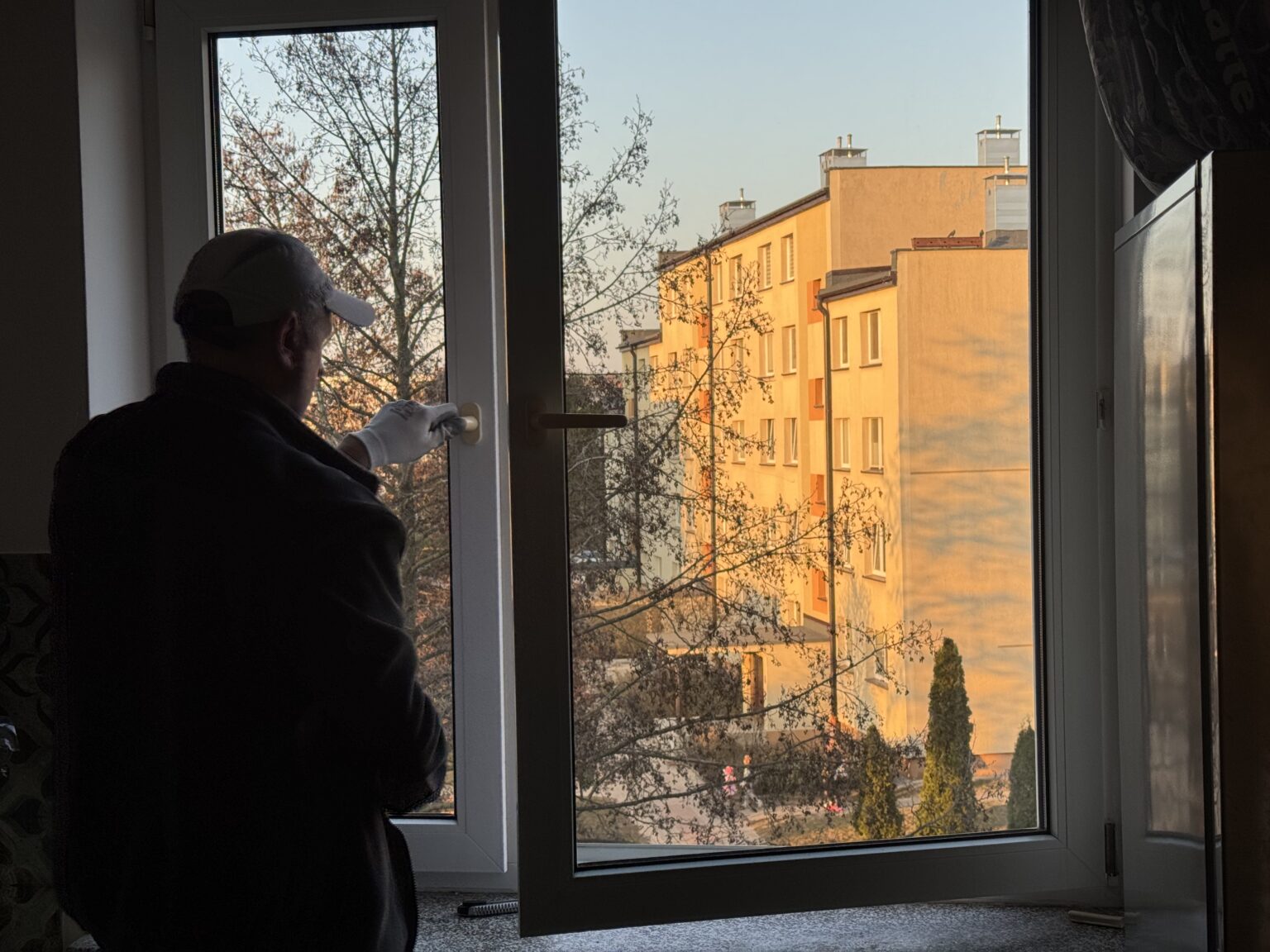 fajne zdjecie trzyma klamke